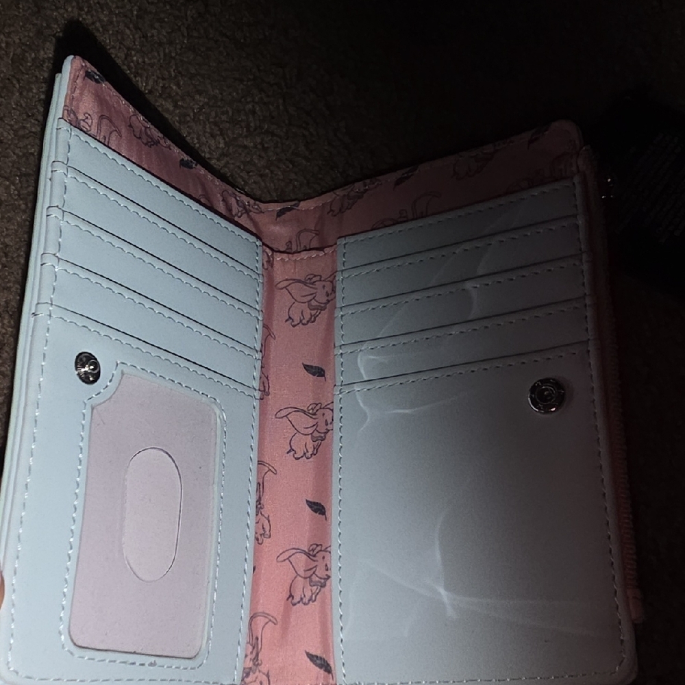 Loungefly Dumbo White and Pink Luggage Tag - Picture 4 of 6